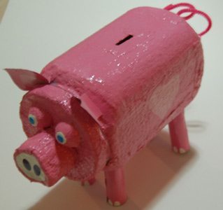 עיסת נייר – קופת חיסכון בצורת חזיר 